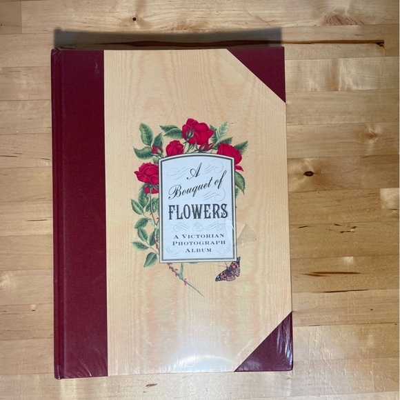 The Victorian Photograph Album - A BOUQUET OF FLOWERS -Vintage Hardback - Picture 1 of 6
